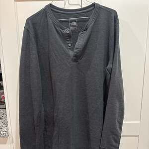 The North Face Men's Henley Long Sleeve T-Shirt